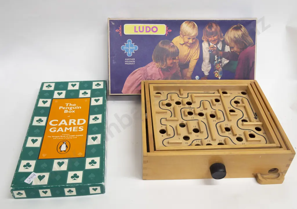 Quantity of Vintage Games incl. NZ Mini Putt Image 1++