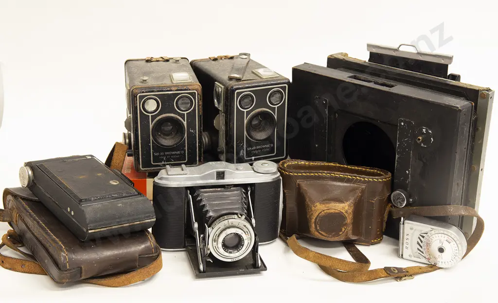 Quantity of Vintage Cameras incl. Folding Cameras Image 1++