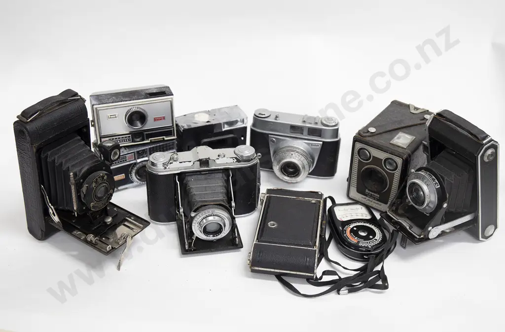 Quantity of Vintage Cameras incl. Folding Cameras Image 1++