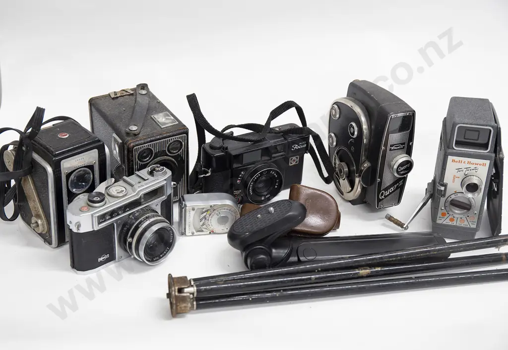 Quantity of Vintage Cameras incl. Two 8mm Home Movie Cameras and Tripods Image 1++