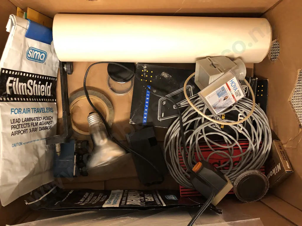 Box of Camera Accessories incl. Flashers Image 1++