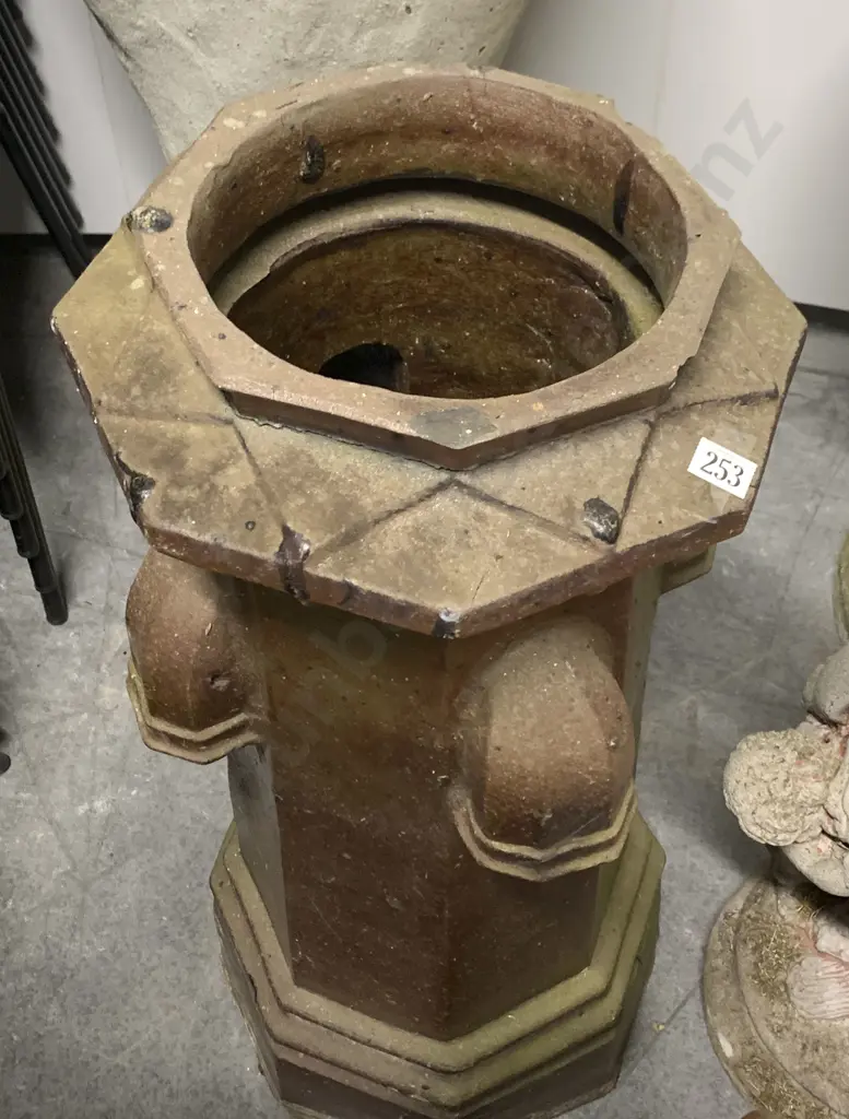 Octagonal Chimney Pot (Damaged) Image 1++