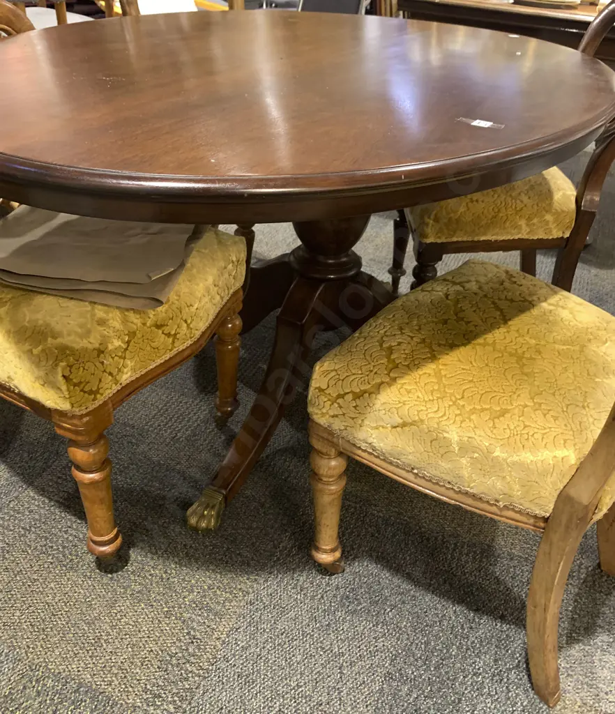 Mahogany Oval Dining Table and Two Pairs of Balloon Back Chairs Image 1++