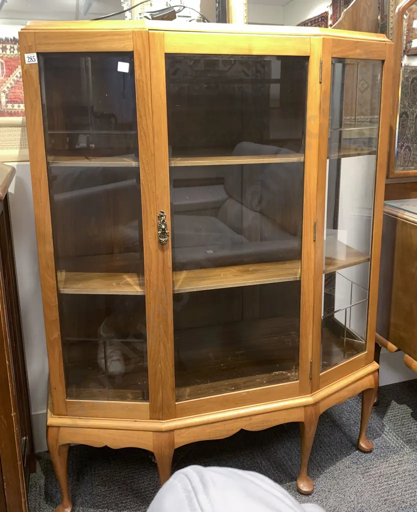 Wedge Shaped Display Cabinet Image 1++