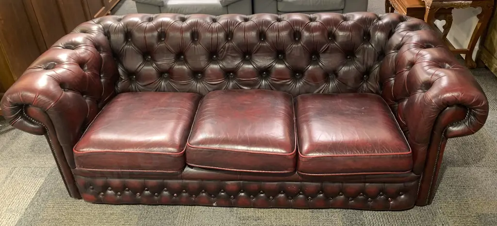 Burgundy Chesterfield Sofa Image 1++