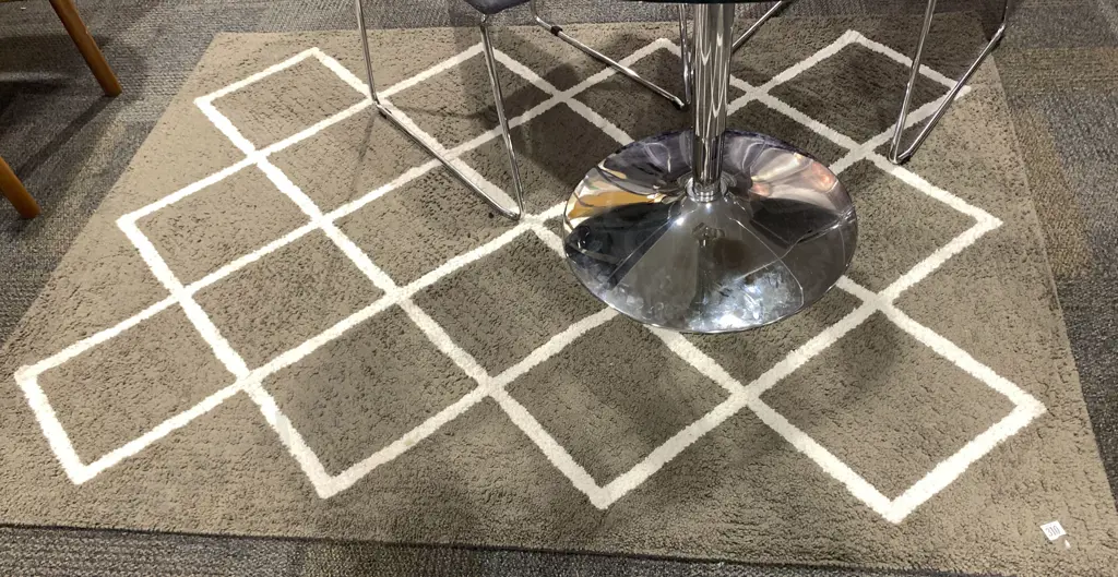 Modern Floor Rug Image 1++