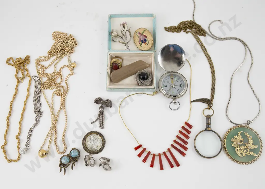 Small selection costume jewellery Image 1++