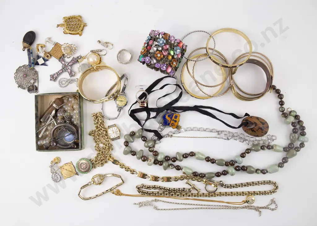 Selection Costume and Collectable Jewellery Image 1++