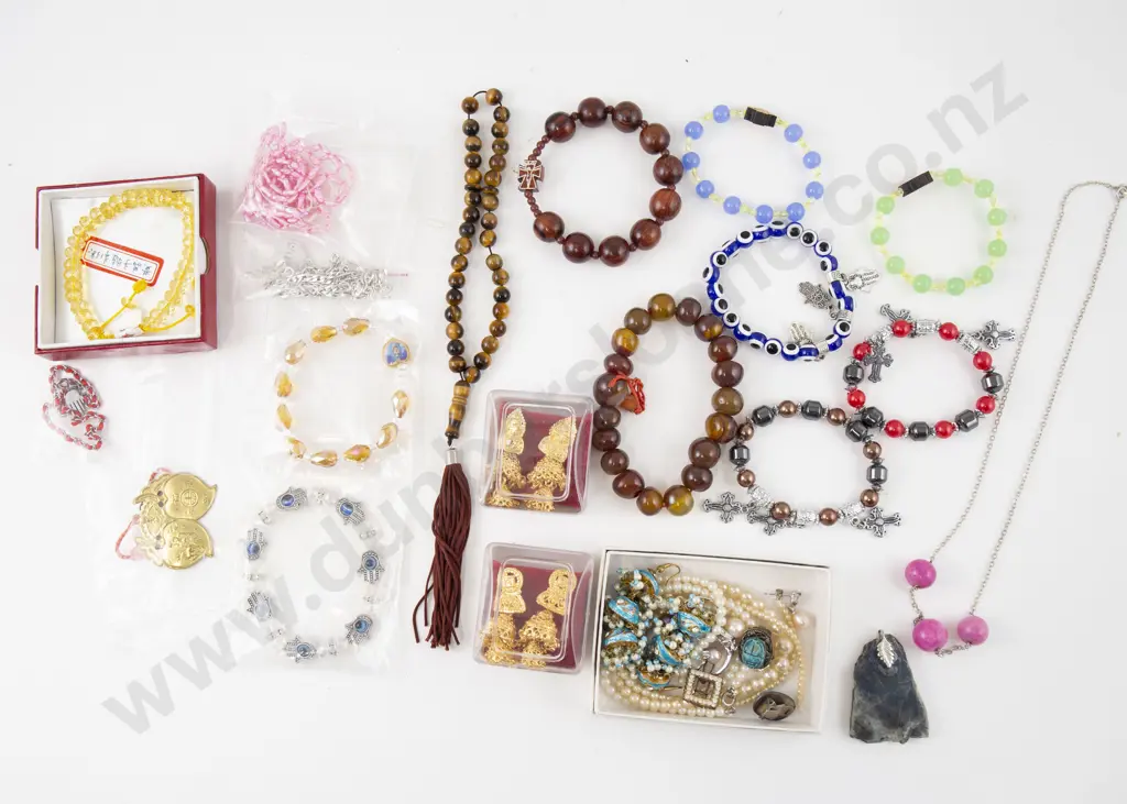 12 Various Crystal Bead Bracelets and assorted jewellery Image 1++
