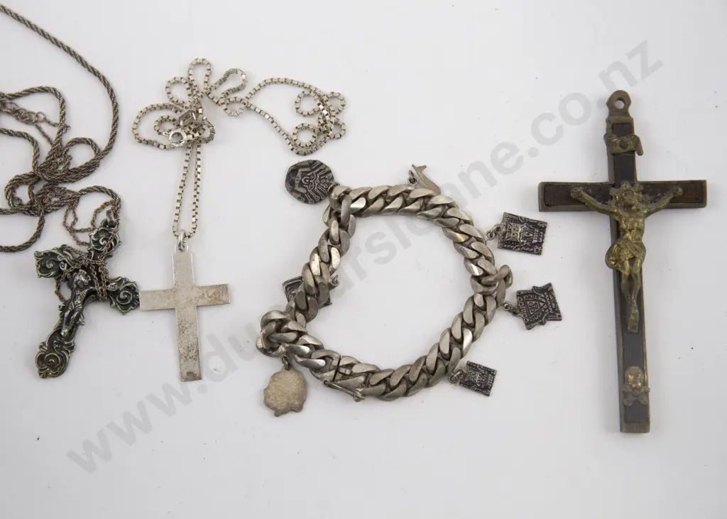 Heavy .950 Silver Bracelet and three crosses Image 1++