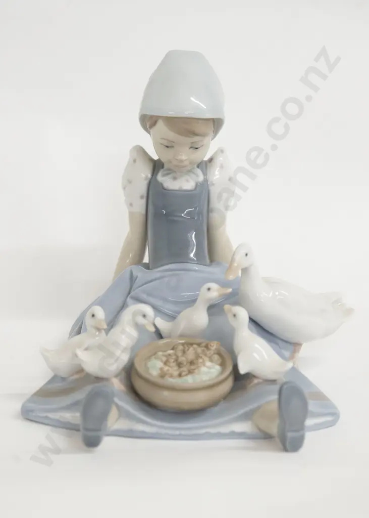 Lladro Figure of Girl with Ducklings Image 1++