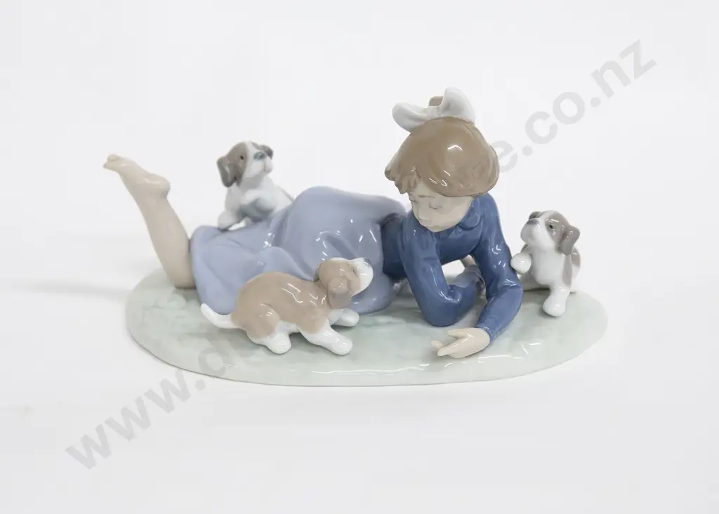 Lladro Figure Group of Girl and Puppies Image 1++