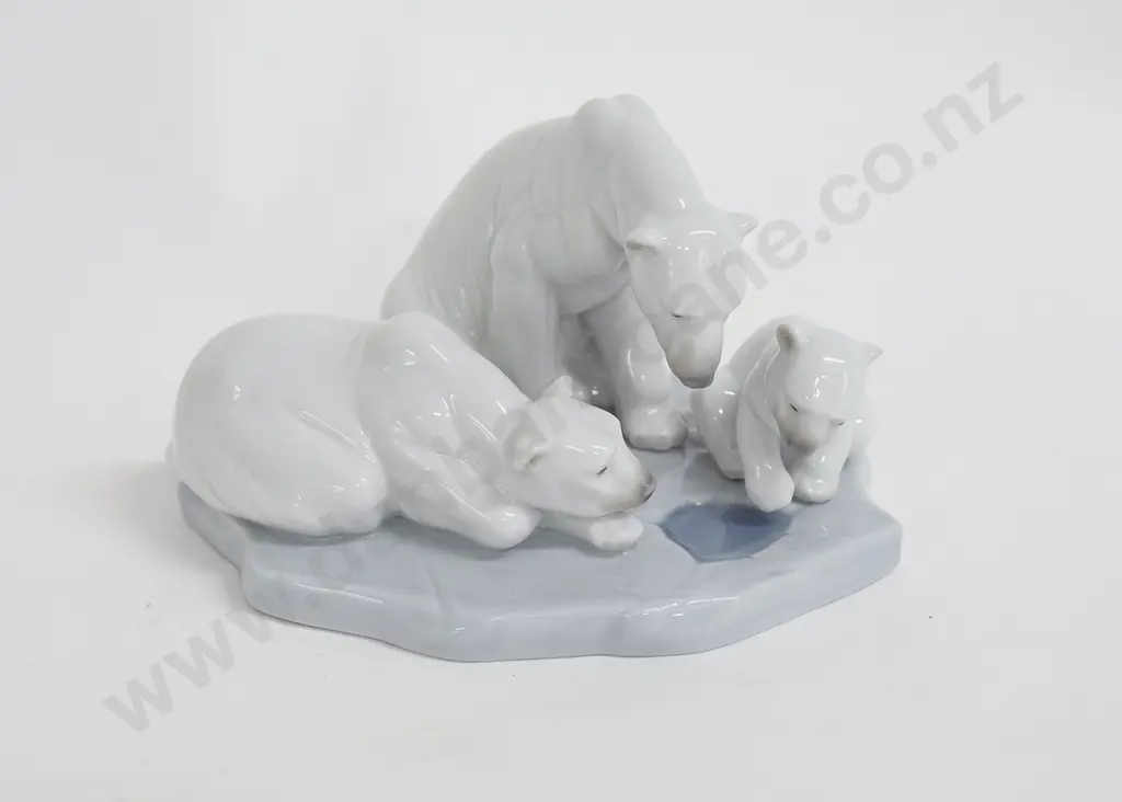Lladro Figure Group of Polar Bears in Original Box Image 1++