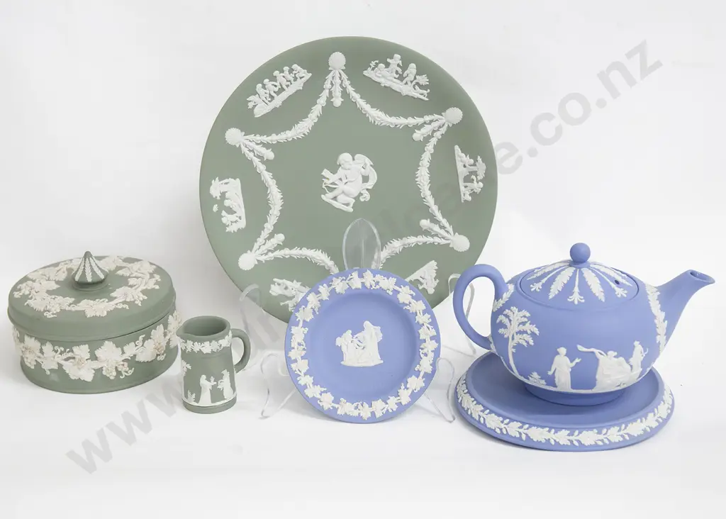 Six Pieces of Assorted Wedgwood Image 1++