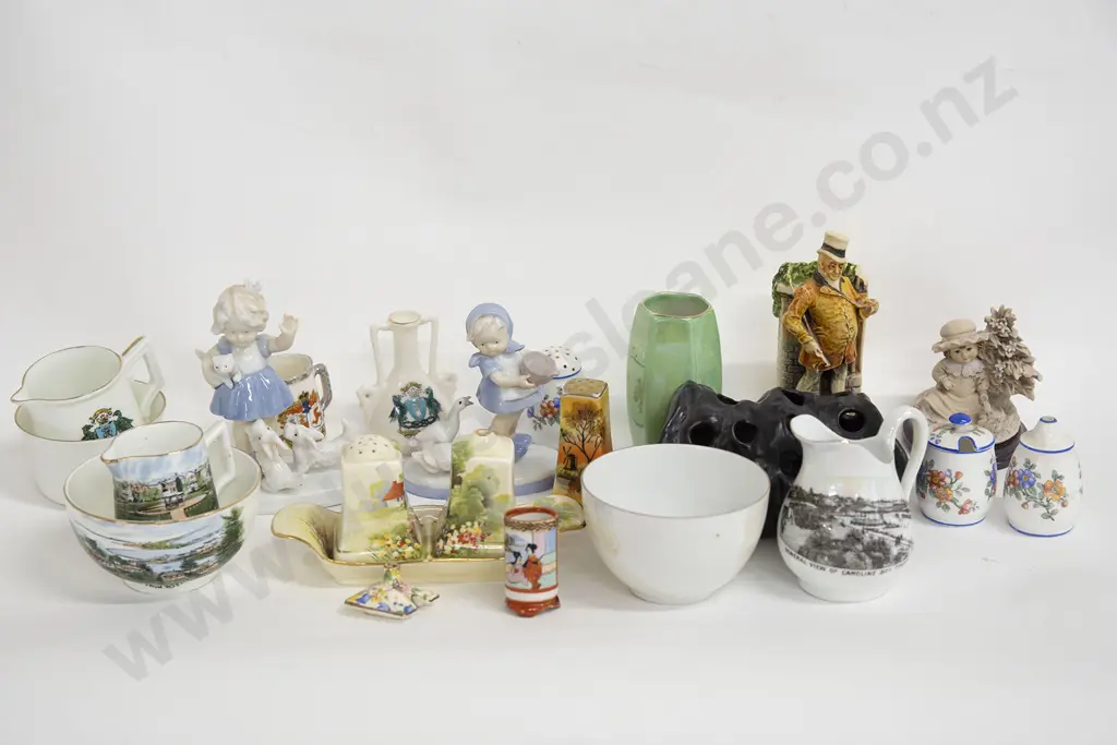 Small Box of Assorted Crested China Image 1++