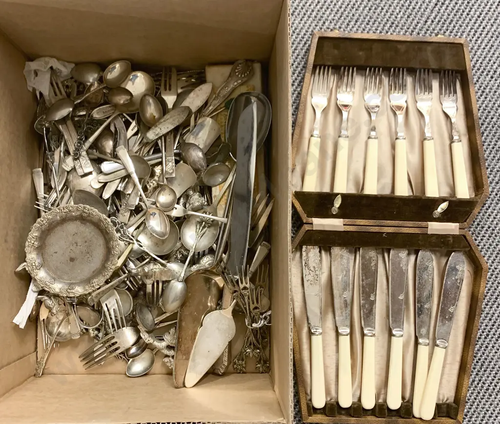 Quantity of Assorted Cutlery Image 1++