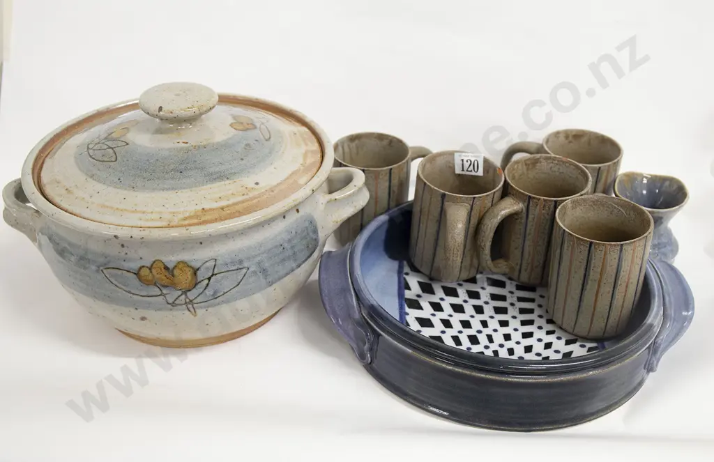 Quantity of Assorted Pottery Image 1++