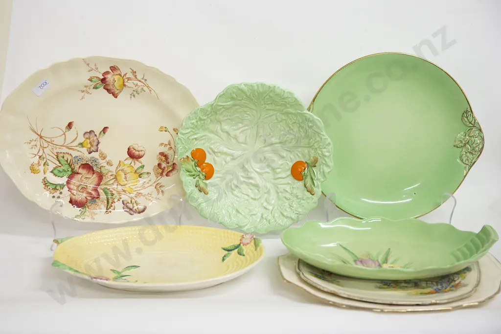 Seven Plates and Dishes Including Carlton Ware Image 1++