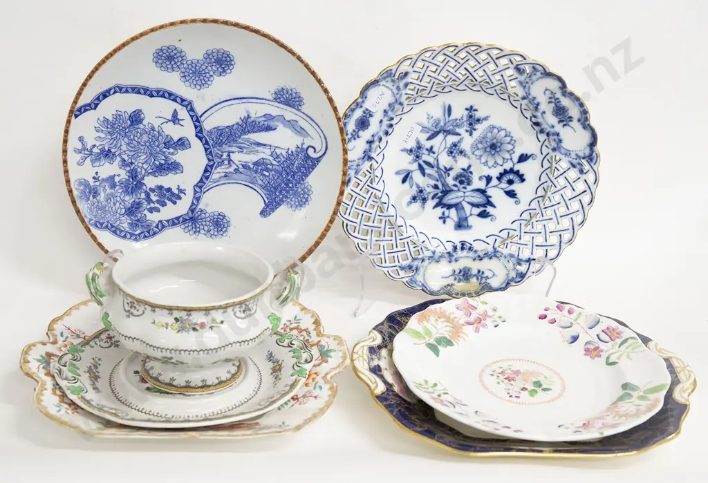 Vict Tureen and Stand and Selection of Five Plates (a/f) Image 1++