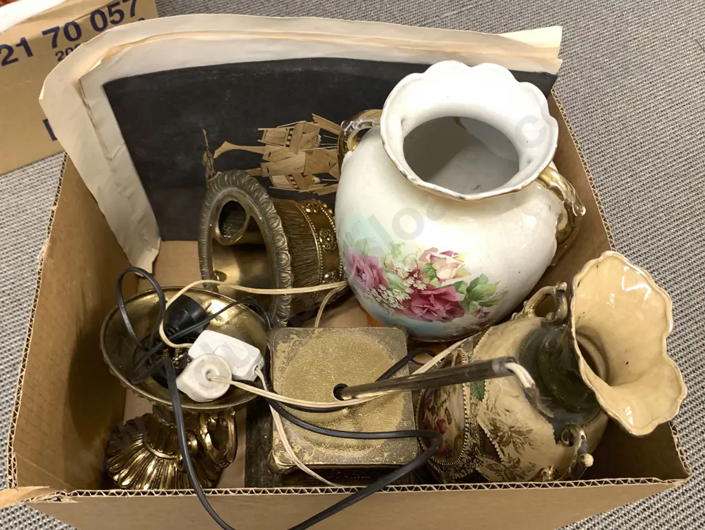Box  with Gilt Metal Lamp Image 1++