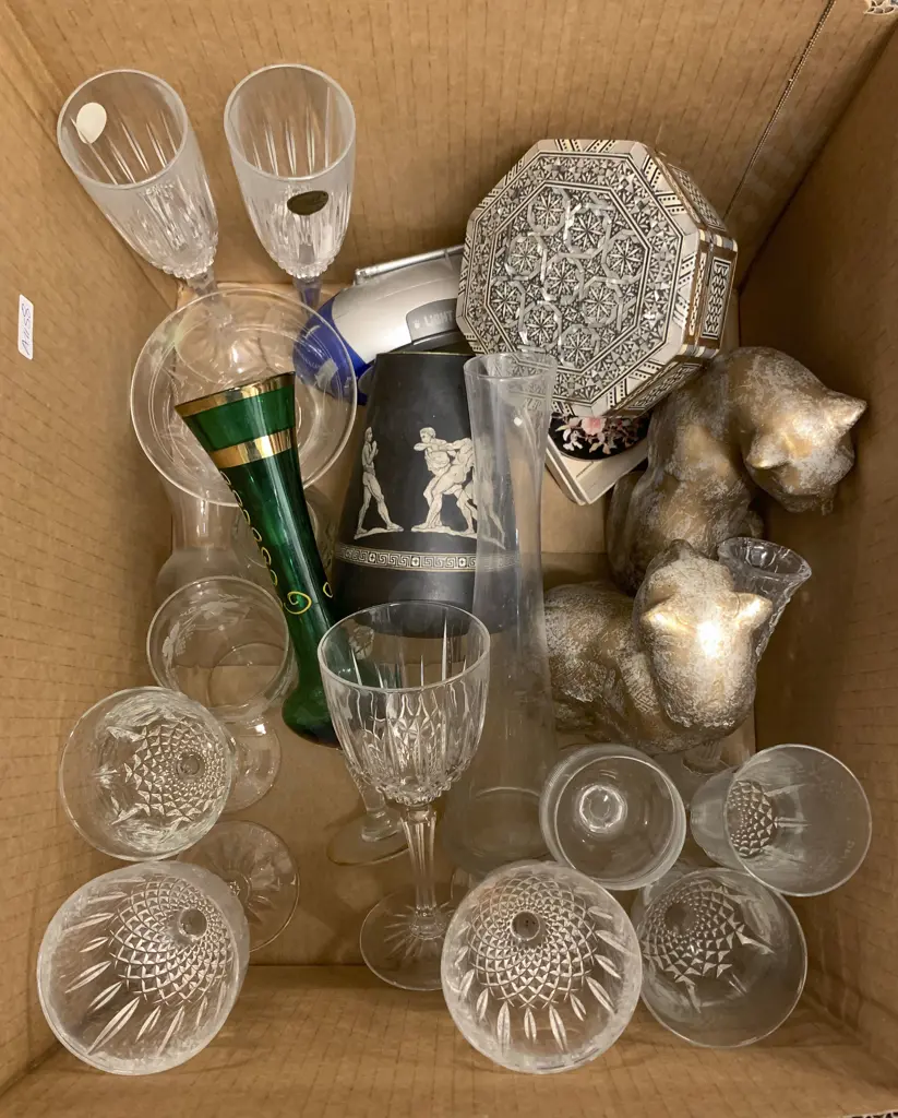 Box with Glassware Image 1++