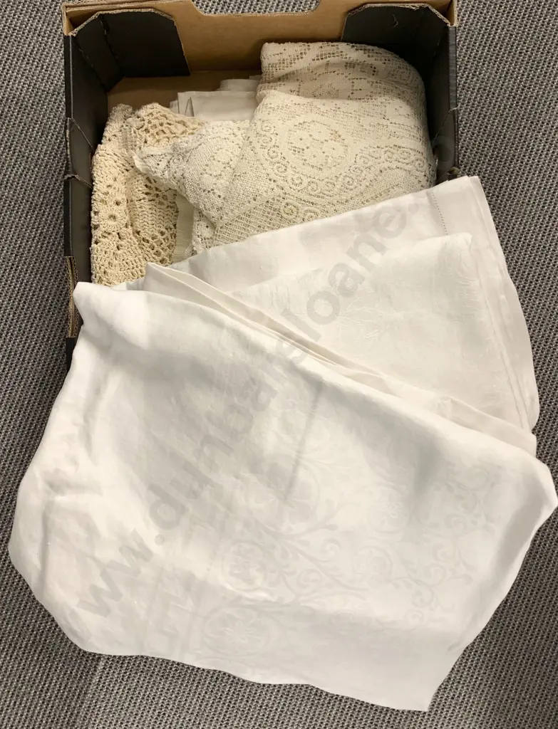 Box of Vintage Table Linen Image 1++