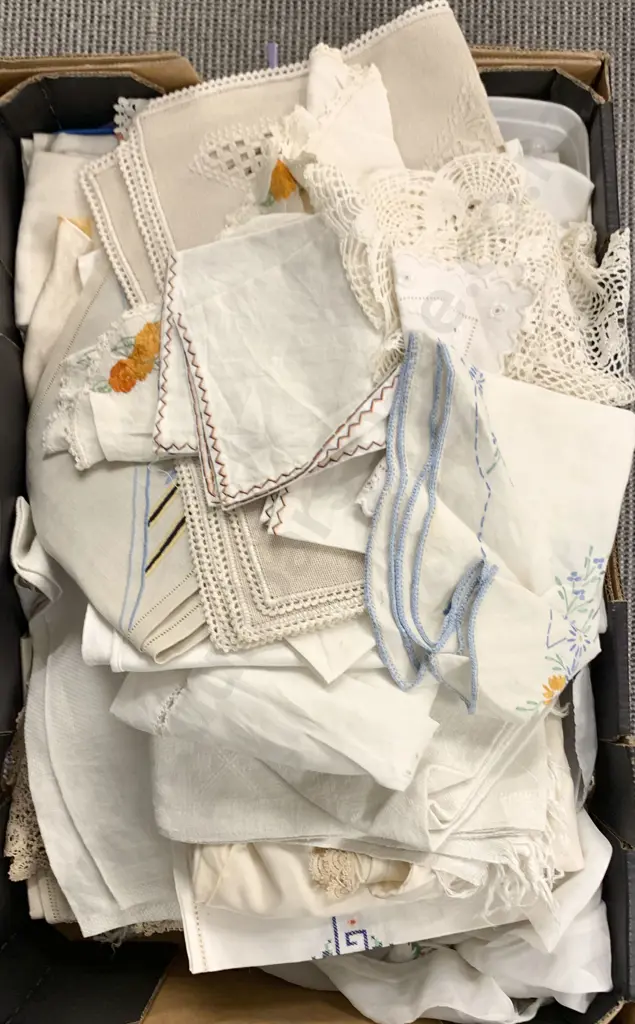 Box of Vintage Table Linen Image 1++