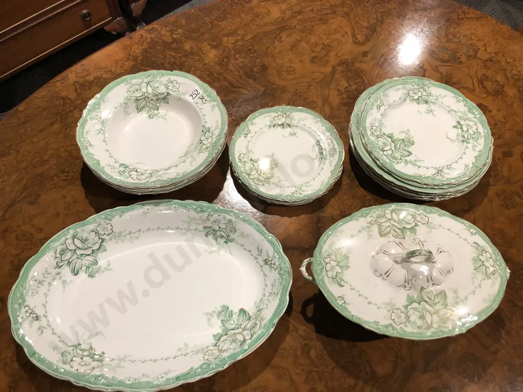 Alfred Meakin Green and White Part Dinner Set Image 1++