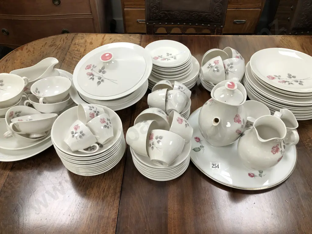 RD "Pillar Rose" Pattern Dinner Set Image 1++