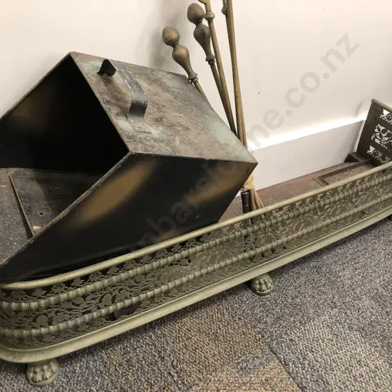 Vict Brass Fender