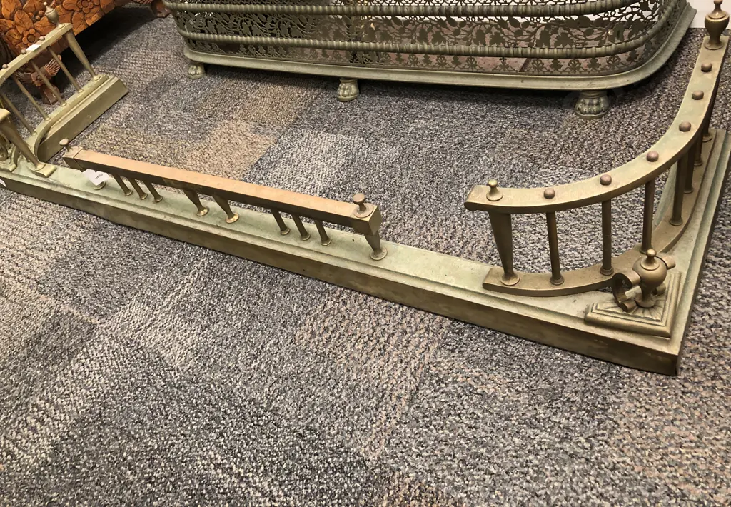 Late Vict Brass Fender Image 1++