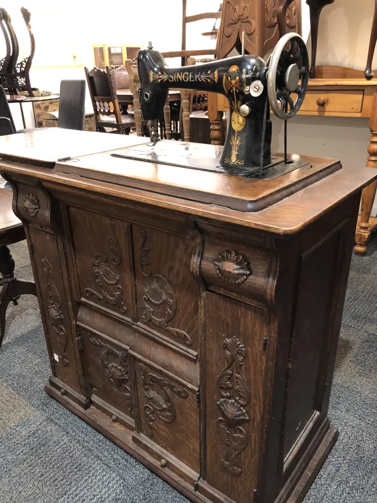 Oak Cabinet Singer Sewing Machine Image 1++