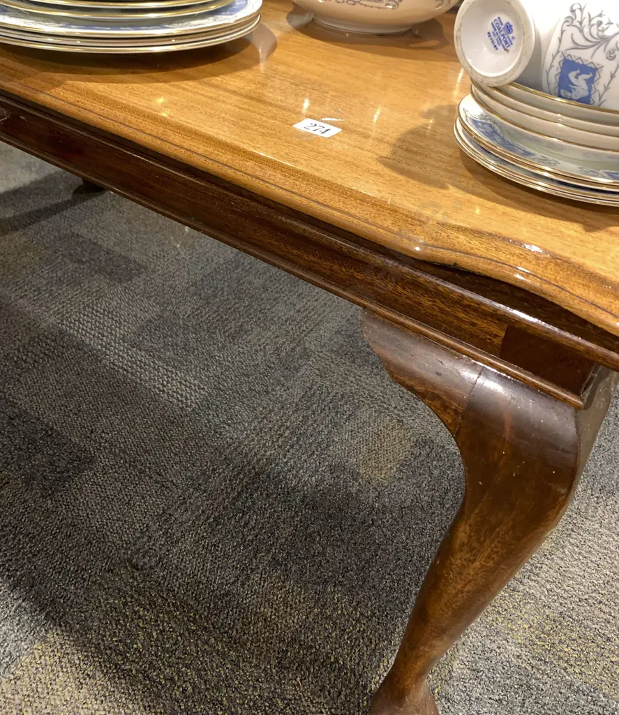 Oblong Mahogany Cabriole Leg Dining Table Image 1++