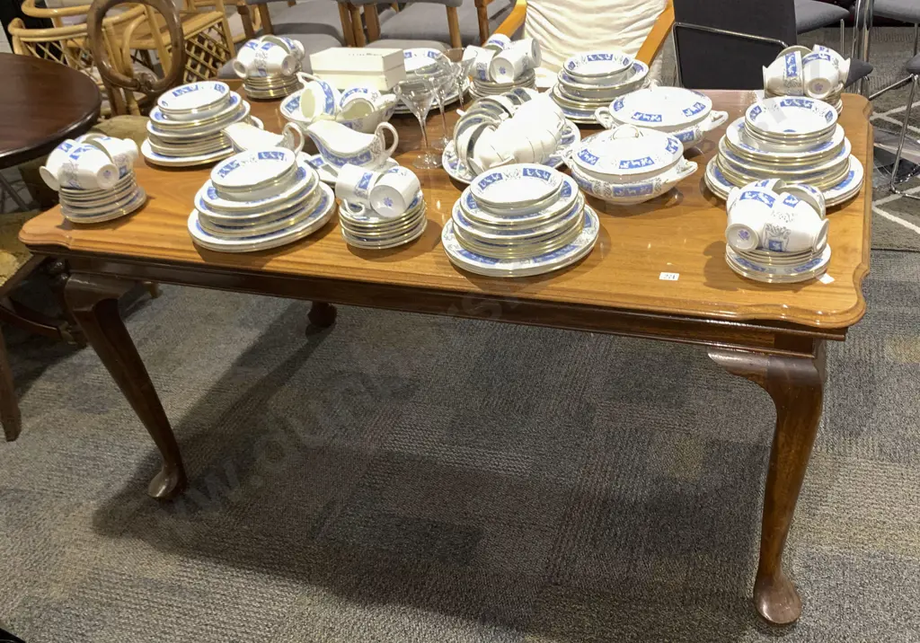 Oblong Mahogany Cabriole Leg Dining Table Image 1++