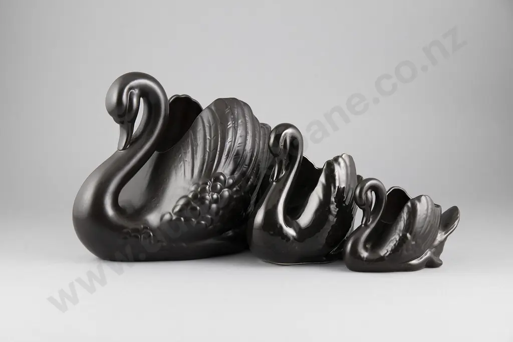 Crown Lynn Large Black Swan Vase Image 1++