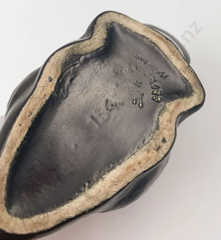 Crown Lynn Small Black Swan Vase Image 1++