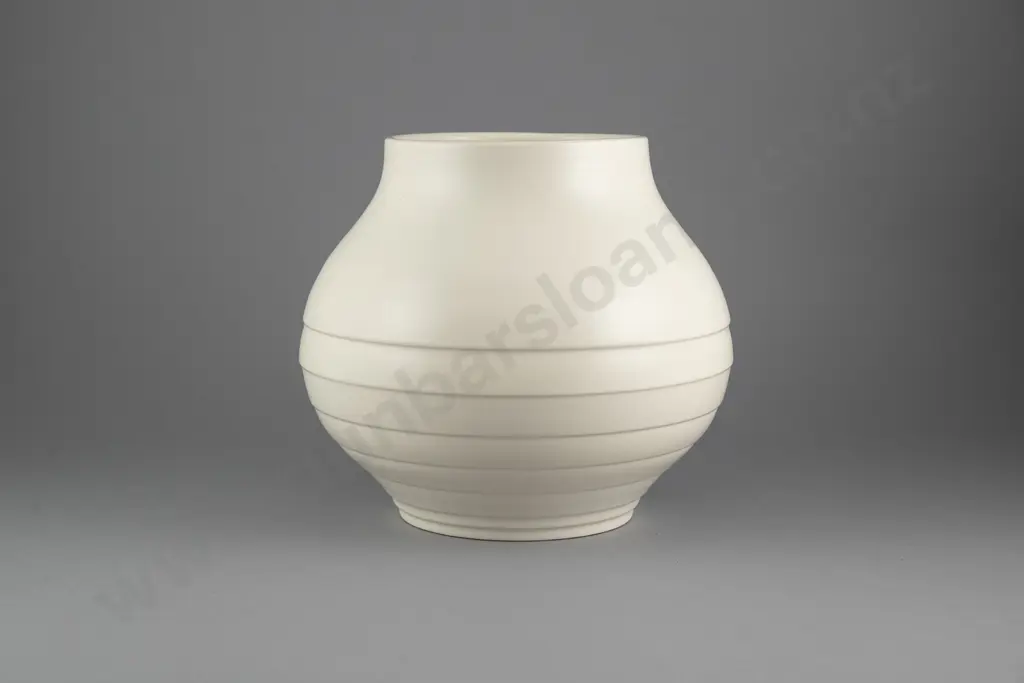 Ernest Shufflebotham for Crown Lynn Large Hand Potted Vase Image 1++