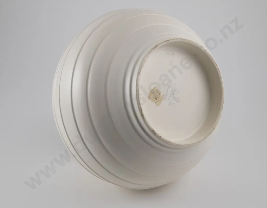 Ernest Shufflebotham for Crown Lynn Large Hand Potted Vase Image 1++