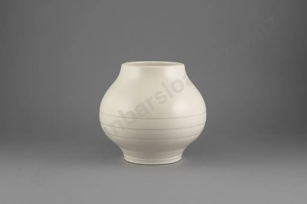 Ernest Shufflebotham for Crown Lynn Medium Handpotted Vase Image 1++