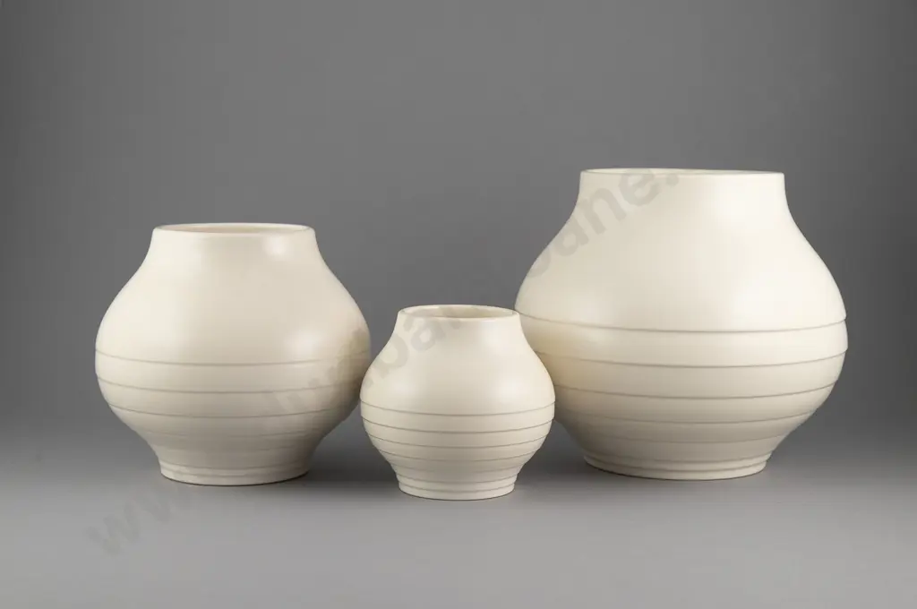 Ernest Shufflebotham for Crown Lynn Small Handpotted Vase Image 1++