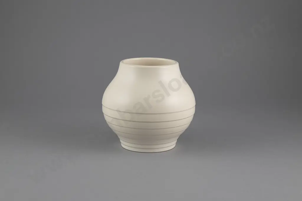 Ernest Shufflebotham for Crown Lynn Small Handpotted Vase Image 1++