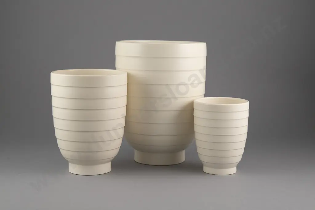Ernest Shufflebotham for Crown Lynn Medium Hand Potted Vase Image 1++
