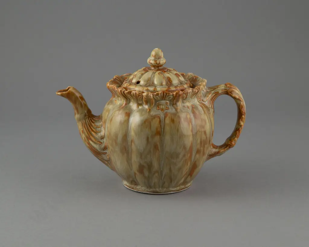 R S Lovatt for Temuka Frilled Lidded Teapot Image 1++