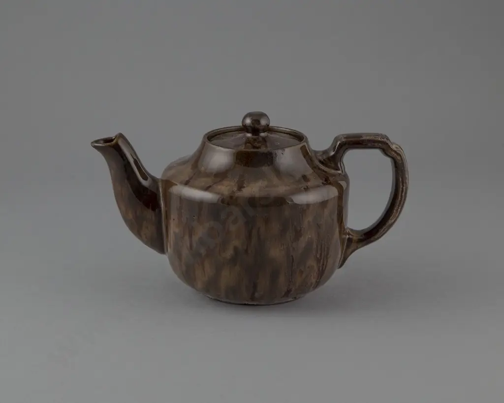 New Zealand Potteries (Wellington) Teapot Image 1++