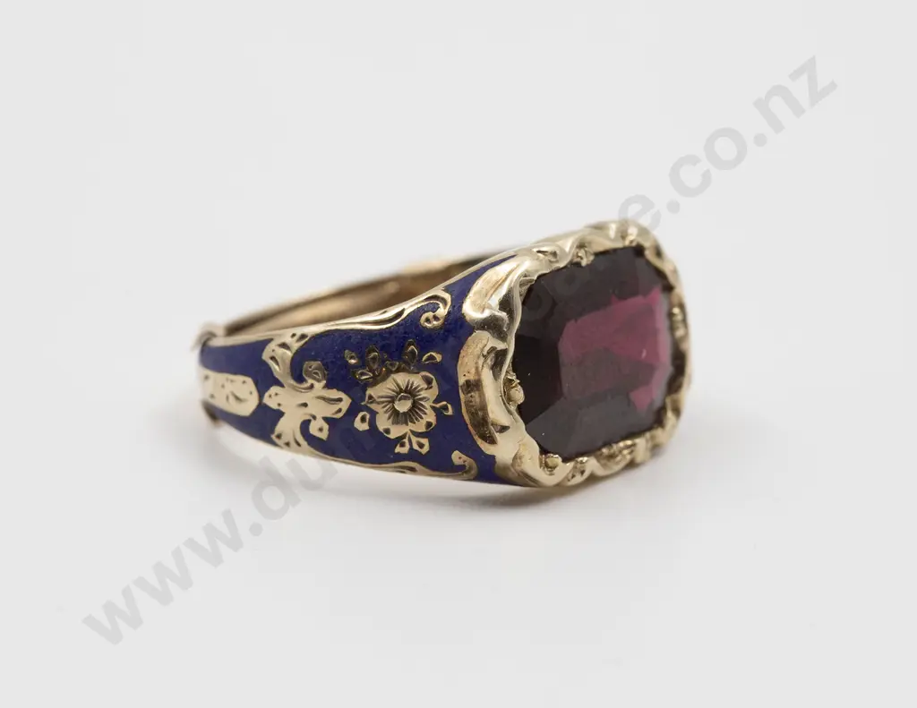 Victorian 15ct Single Garnet Ring Image 1++