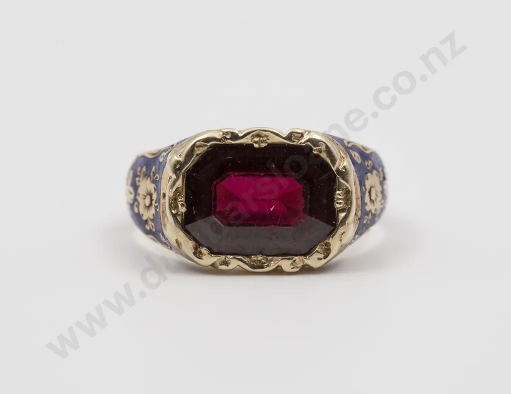 Victorian 15ct Single Garnet Ring Image 1++