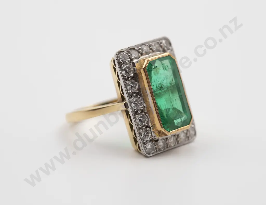 18ct 21stone Emerald and Diamond Cluster Ring Image 1++