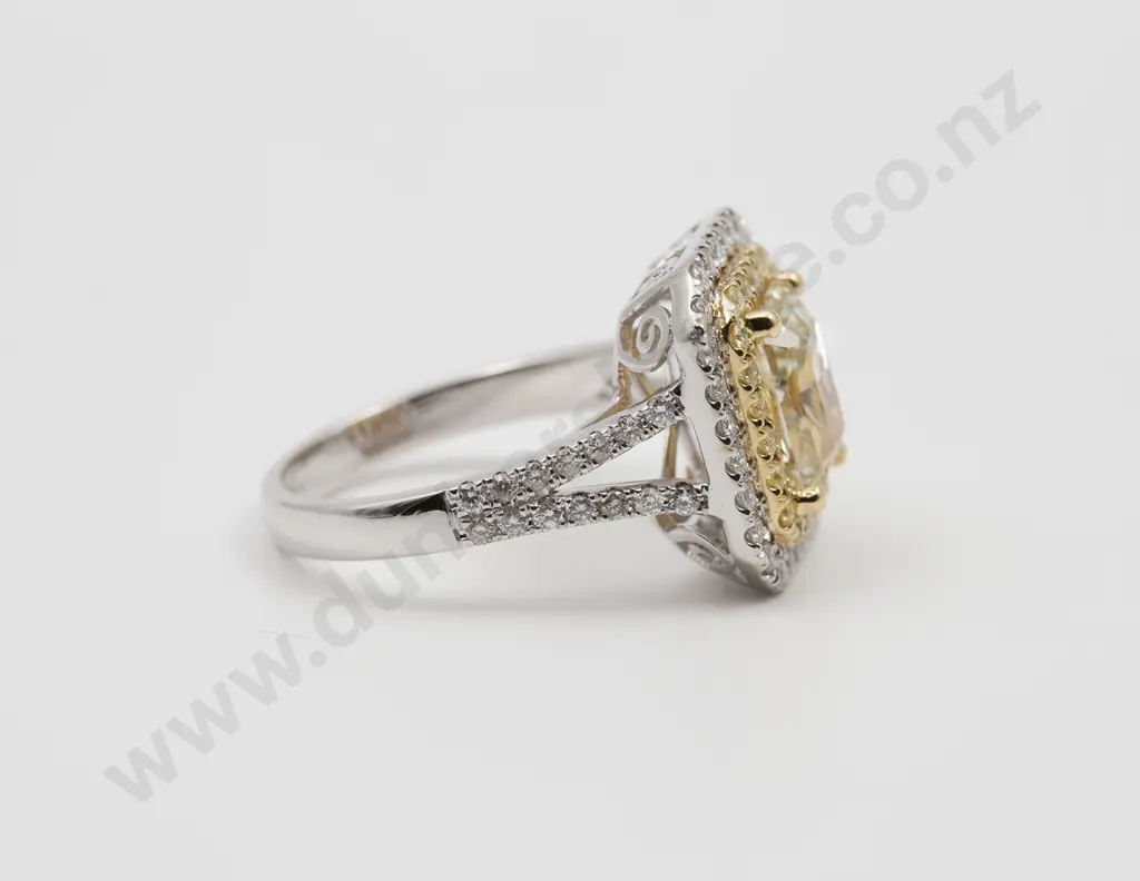 18ct Modern Fancy Diamond Cluster Ring Image 1++