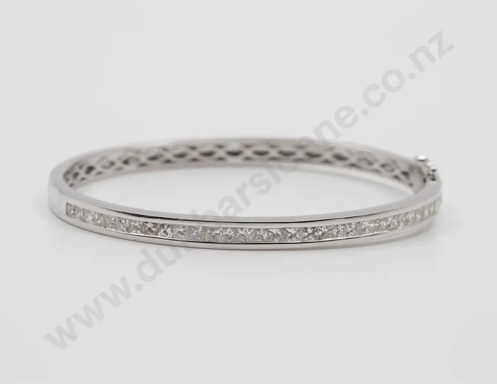 18ct White Gold 32stone Diamond Hinged Snap Bangle Image 1++