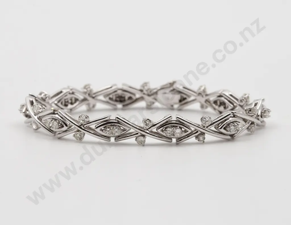 18ct White Gold Fancy 40stone Diamond Bracelet Image 1++
